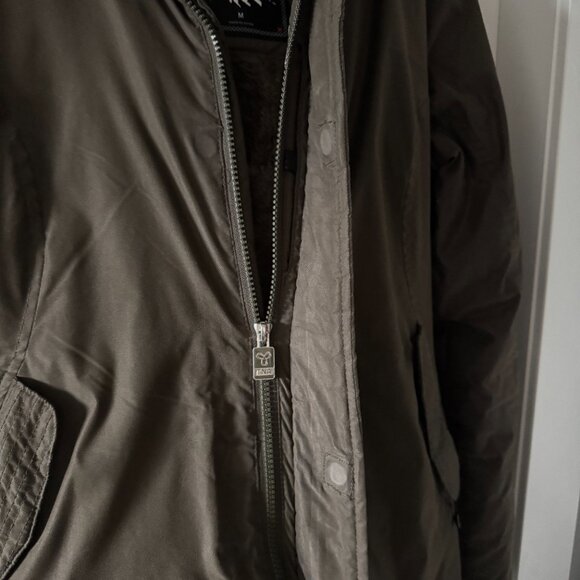 Aritzia's TNA Avoriaz parka - Picture 7 of 8